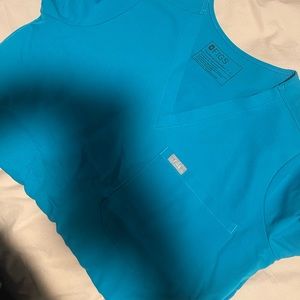 Teal blue Catarina figs top